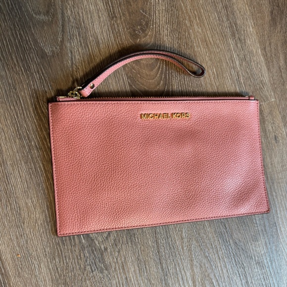 Michael Kors Handbags - Michael Kors Wrislet